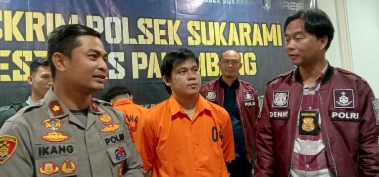 Rian Jombang saat dihadirkan dihadapan wartawan dalam pres rilis di Polsek Sukarami . (Fauzi/RmolSumsel.id)