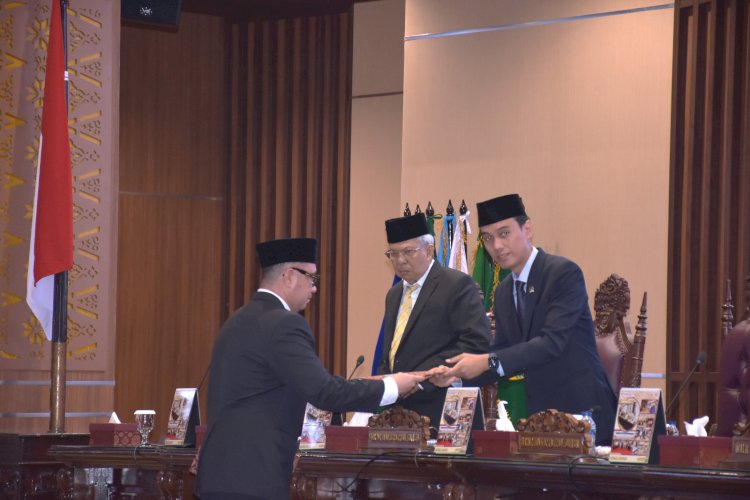 Sebanyak 9 (Sembilan) Fraksi DPRD Provinsi Sumatera Selatan (Sumsel) menyampaikan Pandangan umum terhadap Rancangan Peraturan Daerah (Raperda) Perubahan Anggaran Pendapatan dan Belanja Daerah (APBD) Provinsi Sumsel Tahun Anggaran (TA) 2023 pada Rapat Paripurna LXVII (67) DPRD Sumsel. (Ist/rmolsumsel.id)