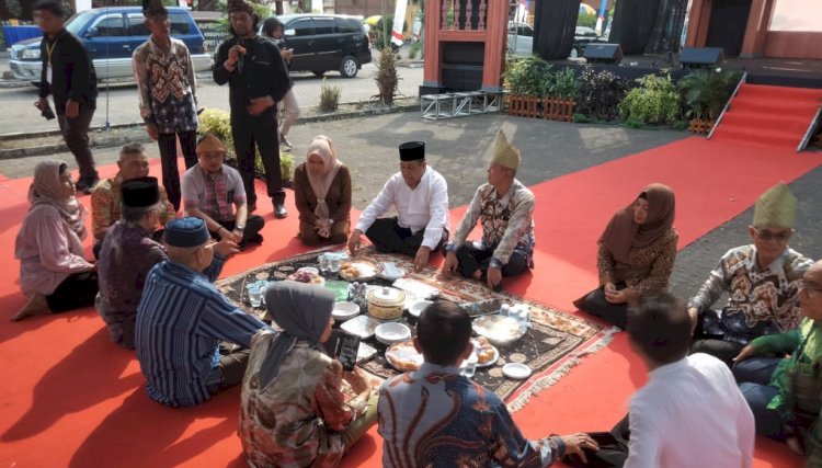 Sebuah perhelatan adat Sedekah Serabi Empat Lawang yang diselenggarakan dalam rangka Pekan Adat Sumatera Selatan /ist