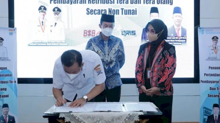 Penandatanganan kerjasama pembayaran retribusi tera dan tera ulang secara non tunai antara Dinas Perdagangan Kota Palembang bersama Bank Sumsel Babel  (BSB). (ist/rmolsumsel.id)