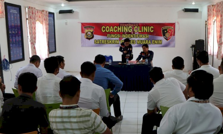 Satuan Reserse Kriminal (Satreskrim) Polres Muara Enim menggelar pelatihan Coaching Clinic di ruangan Bhayangkari Mapolres Muara Enim/ist