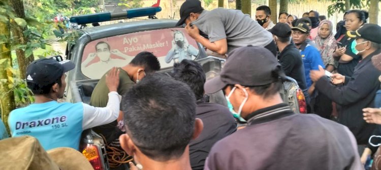 Jasad bocah biernisial MA yang tenggelam di sungai Irigasi Kabupaten OKU Timur. (Amizon/RmolSumsel.id)
