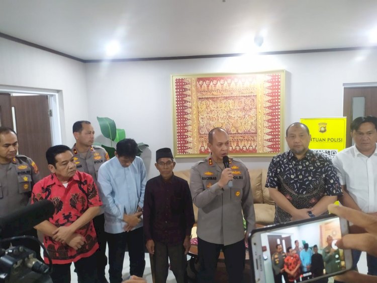 Kapolda Sumsel Irjen Pol Albertus Rachmad Wibowo usai menerima audiensi warga Desa Sungai Sodong dan PT SWA /is