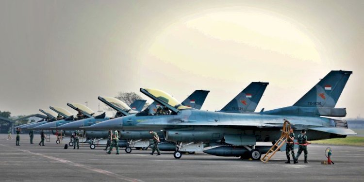 Pesawat tempur jenis F-16 Fighting Falcon dari Skadron Udara 3 dan Skadron Udara 14 Lanud Iswahjudi Madiun, Jawa Timur, mendarat di Lanud Halim Perdanakusuma, Jakarta Timur/Ist