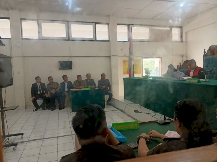 Sidang gugatan praperadilan perihal penetapan dan penahanan terhadap tersangka Slamet yang merupakan eks mantan Kepala Sekolah (Kepsek) SMAN 19 Palembang jalani sidang perdana di PN Palembang, dengan agenda pembacaan gugatan, Senin (14/8).(ist/rmolsumsel.id)