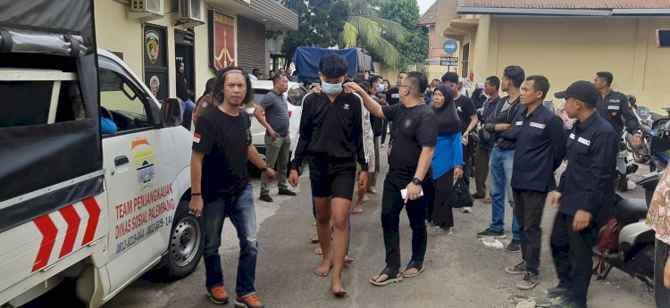 24 remaja yang tertangkap saat hendak tawuran ketika berada di Polda Sumatera Sealatan. (Fauzi/RMOLSumsel.id)