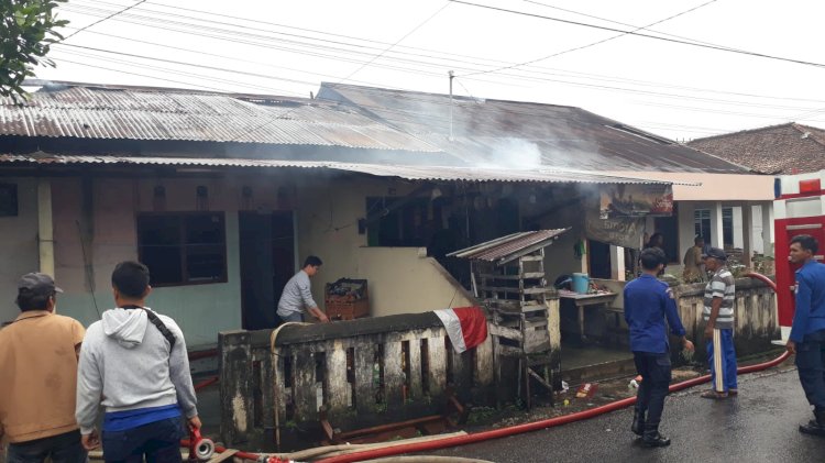 Kebakaran menghanguskan dua bedeng dan satu warung di Lubuklinggau.(foto Istimewa)