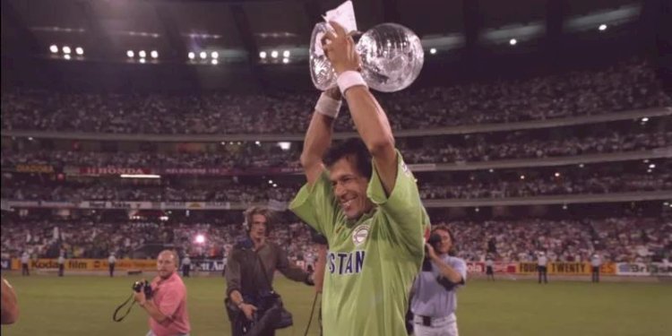 Mantan PM Pakistan Imran Khan saat menjadi pemain Kriket Tim Nasional/ist