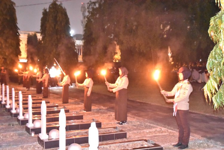 Apel Kehormatan dan Renungan Suci di Taman Makam Pahlawan (TMP) Ksatria Ksetra Siguntang di Jalan Jenderal Sudirman Kelurahan Pahlawan Kecamatan Ilir Timur I Kota Palembang,  Rabu (16/8) malam.(RmolSumsel.id)