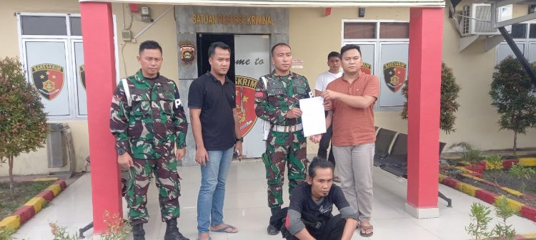 Diduga pelaku pencurian pipa beronjong diserahkan ke Mapolres Muara Enim. (ist/RmolSumsel.id)