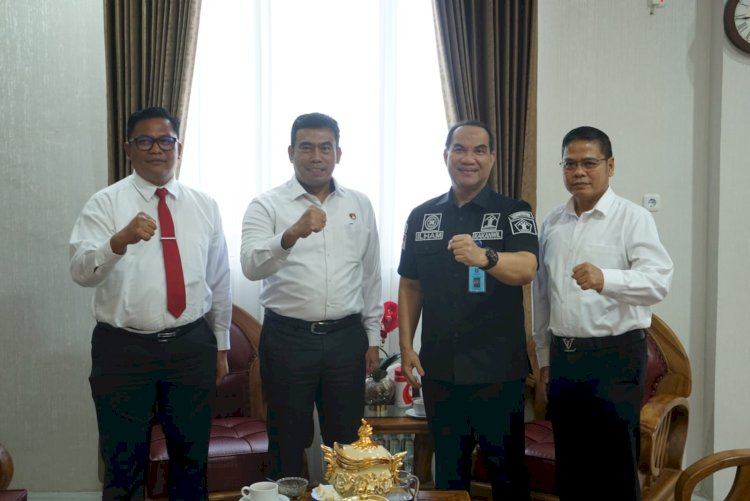 Kepala Kantor Wilayah Kementerian Hukum dan Hak Asasi Manusia Sumatera Selatan, Ilham Djaya menerima audiensi dari Direktur Reserse Narkoba Kepolisian Daerah Sumatera Selatan, Kombes Pol Dolifar Manurung SIK /ist