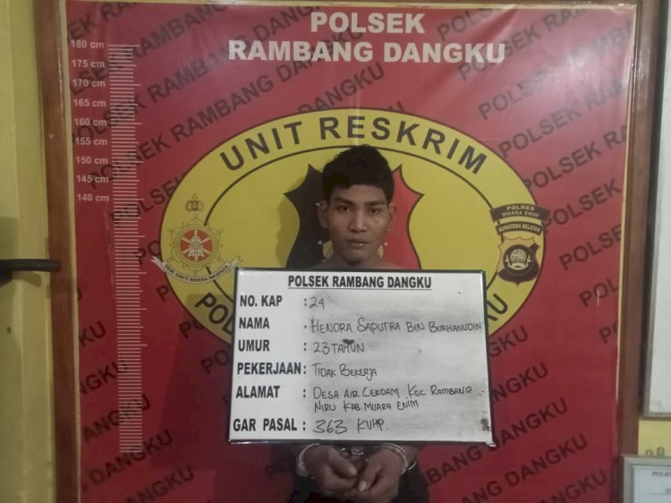 Tersangka Hendra Saputra yang diringkus Polres Muara Enim karena terlibat kasus pencurian kabel. (ist/rmolsumsel.id)