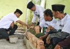 Santri Ganjar Gotong Royong Renovasi Sekretariat Majelis Taklim Nurul Huda di Palembang