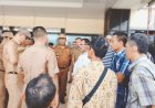Kepergok Garap Istri Orang, Warga Empat Lawang Demo ke Kantor Bupati Minta Oknum Kades Dicopot