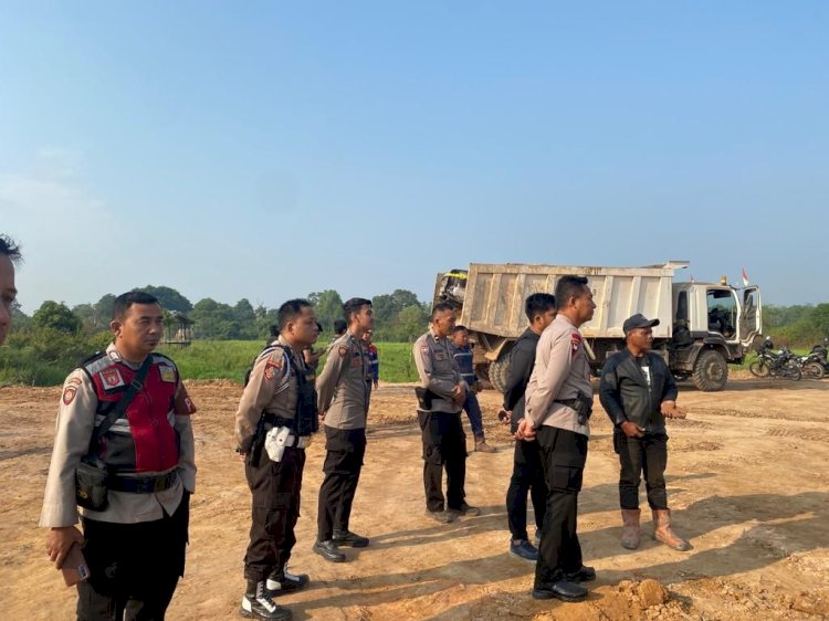 Aparat kemanan berjaga di lokasi tambang PT Basin Coal Mining/ist