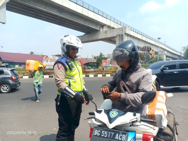 hari pertama Operasi Zebra Musi 2023 yang digelar Satlantas Polrestabes Palembang di Jalan Jendral Sudirman, Kecamatan IT I Palembang.(Denny Pratama/RMOLSumsel.id)