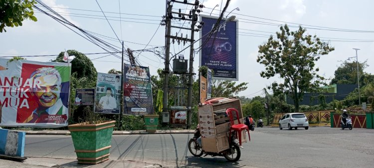 Salah satu reklame pelaku usaha di Kabupaten OKU.(ist/RMOLSumsel.id)