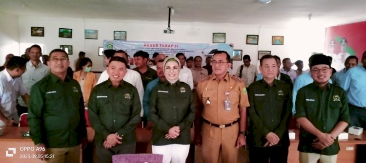 Suasana Anggota DPRD Provinsi Sumatera Selatan (Sumsel) melaksanakan reses tahap II Dapil 1 Kota  Palembang bertempat di aula Kalpataru di Dinas Lingkungan Hidup dan Pertanahan  Provinsi Sumsel. (Dudy Oskandar/rmolsumse.id)