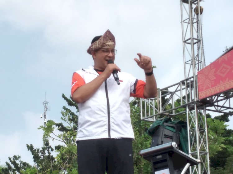 Bacapres Anies Baswedan saat menyampaikan orasi di hadapan ribuan Kades PKS  peserta Senam Sehat Bersama di Benteng Kuto Besak (BKB) Palembang. (Dudy Oskandar/rmolsumsel.id) 