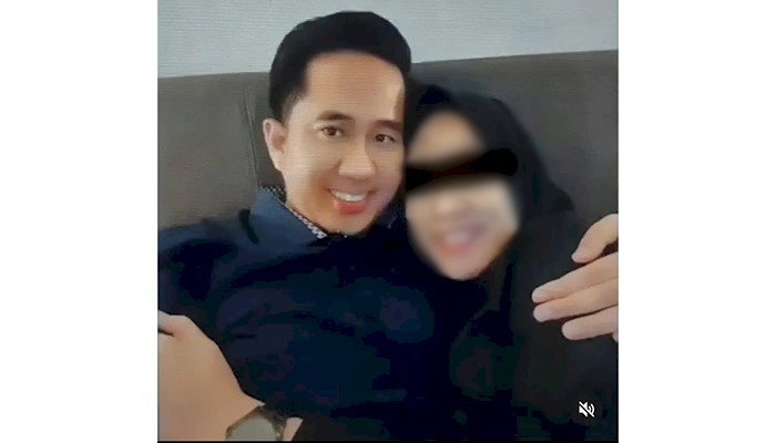 Foto mesra diduga Plt Bupati Ahmad Usmarwi Kaffah dengan wanita yang bukan pasangan sahnya/repro