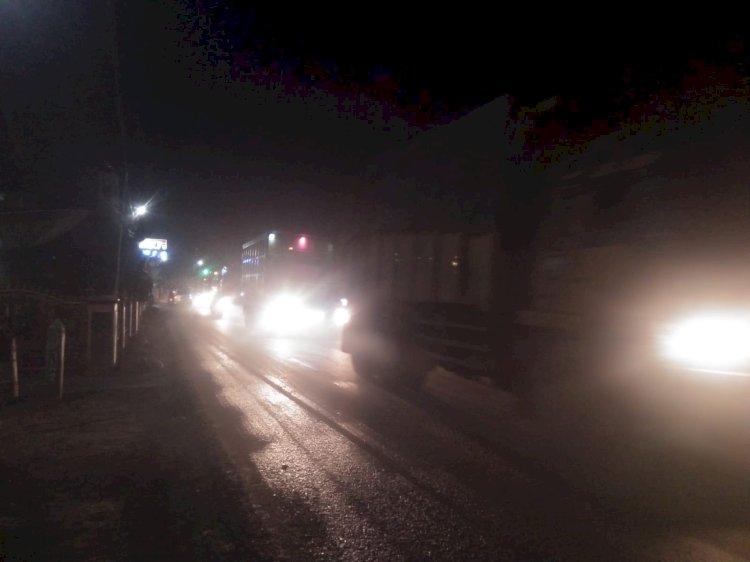 Konvoi kendaraan pengangkut Batu Bara, yang menyisakan debu dan kemacetan.(Novianysah/RMOLSumsel.id)