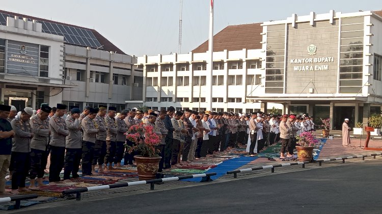 Polres Muara Enim inisiasi pelaksanaan shalat Istisqa di lingkungan Pemkab Muara Enim (Noviansyah/rmolsumsel.id)