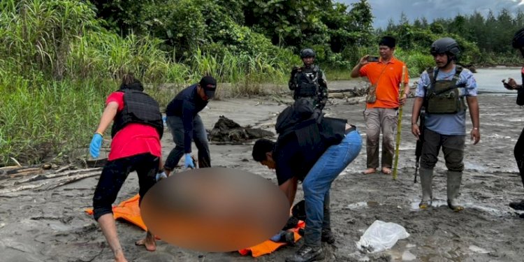 Polda Papua mengevakuasi jenazah diduga KKB di Yahukimo, Papua Pegunungan/Ist