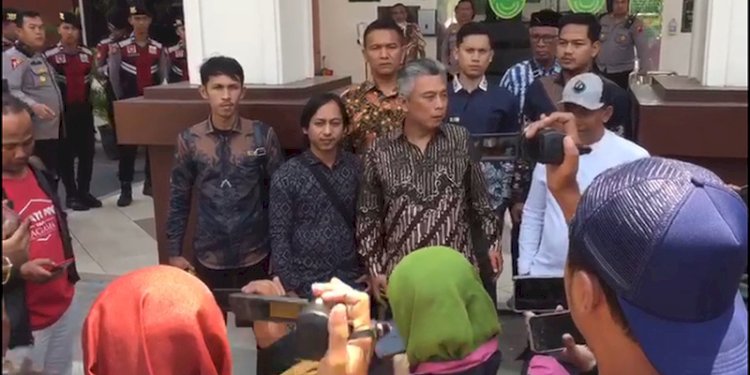 Tim kuasa hukum yang ditunjuk Hartana, Kantor SHG and partner dari Yogyakarta, saat mendaftarkan gugatan di Pengadilan Negeri (PN) Klaten, Jumat (15/9) siang, dan telah mendapatkan nomor pendaftaran 113/Pdt.G/2023/PN Klaten/Ist