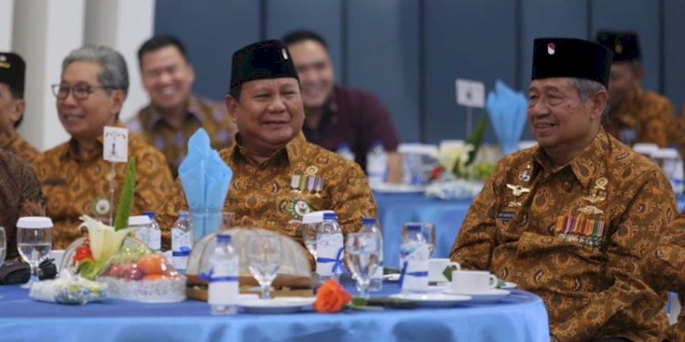 Ketua Majelis Tinggi Partai Demokrat Susilo Bambang Yudhoyono (SBY) dengan bakal capres Koalisi Indonesia Maju (KIM) Prabowo Subianto dalam Peringatan HUT Ke-64 Pepabri di Jakarta, Selasa (12/9)/Ist