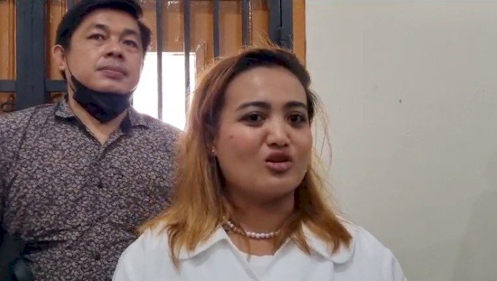 Selebgram Lina Mukherje usai persidangan vonis hukuman atas kasusnya. (ist/rmolsumsel.id)