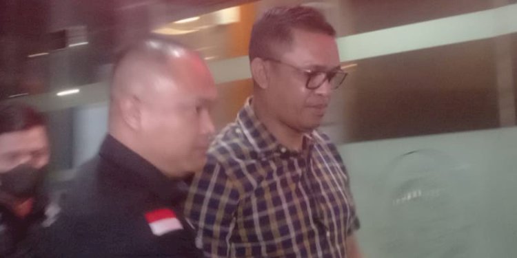 Tenaga Ahli Kementerian Komunikasi dan Informatika, Walbertus Natalius Wisang (WNW), saat dijemput paksa petugas Kejaksaan Agung/RMOL