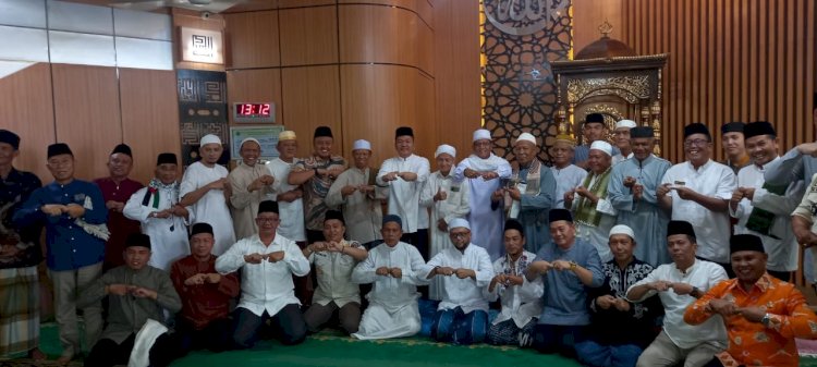 Pj Walikota PGA Lusapta Yudha Kurnia (Tengah) saat Kegiatan Safari Jumat di masjid Agung Jumat (22/09). (Taufik/RMOLSumsel.id)