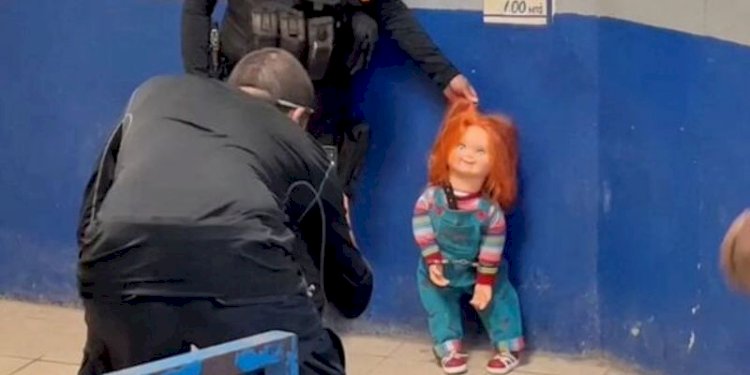 Polisi Meksiko menangkap boneka Chuky dan memborgolnya/Net
