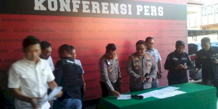 Kapolres Semarang AKBP Achmad Oka Mahendra saat paparan ke awak media di Mapolres Semarang, Senin (25/9).