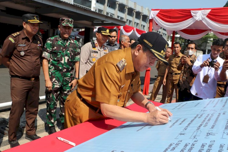 Gelar Apel Pasukan, Pj Bupati Harapkan Pilkades 38 Desa Berlangsung Damai. (Novianasyah/RMOLSumsel.id)