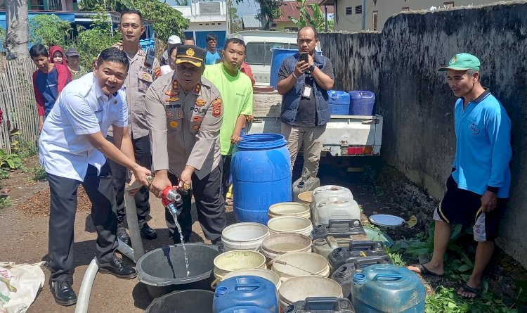 Polres Pagar Alam memberikan bantuan air bersih dengan menggunakan kendaraan Water Cannon/RMOL