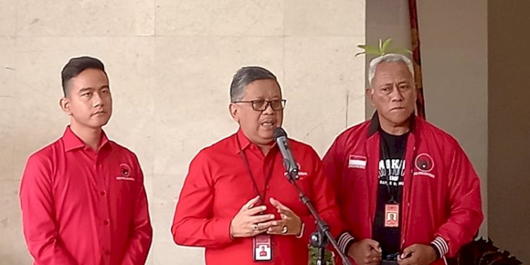 Gibran Rakabuming Raka bersma Sekjen PDIP Hasto Kristiyanto/Repro
