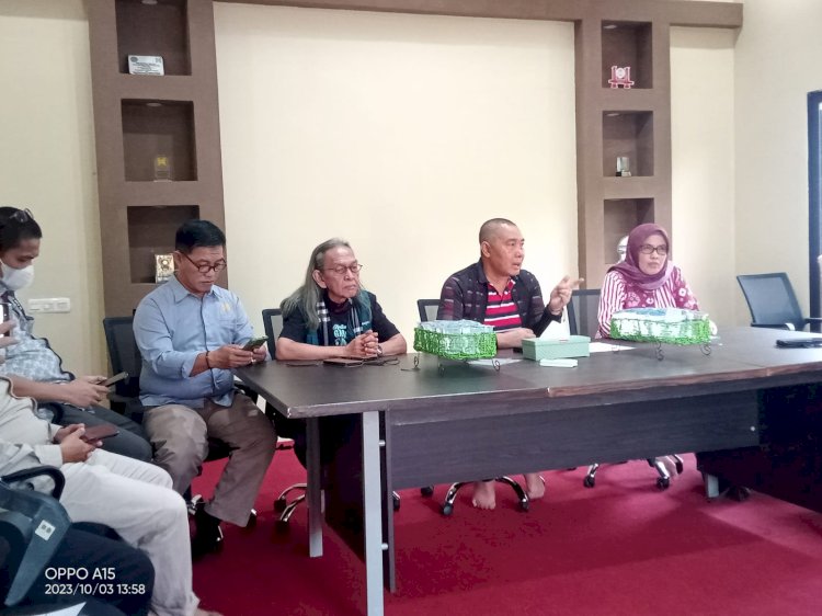 Sekretaris ICMI Sumsel DR H Bahrul Ilmi Yakub, bersama kepala dinas Pariwisata kabupaten Pali, Novita Febrianti serta budayawan Sumsel Dr Erwan Suryanegara, di Kantor ICMI Sumsel/ist