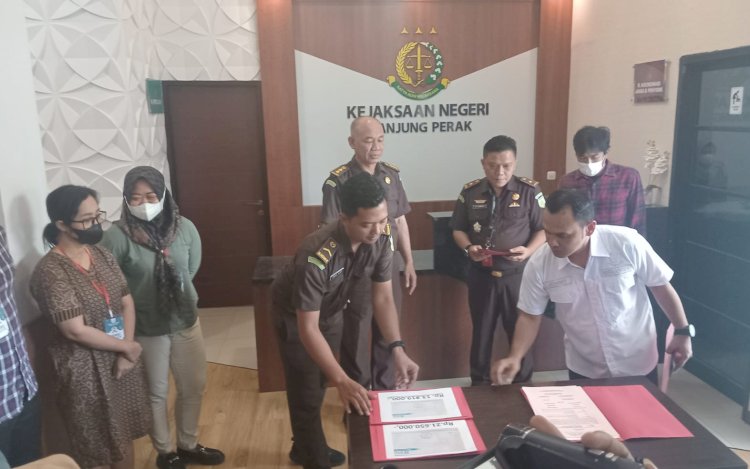 Pembayaran uang restitusi itu digelar di Kantor Kejaksaan Negeri Tanjung Perak, Surabaya/ist