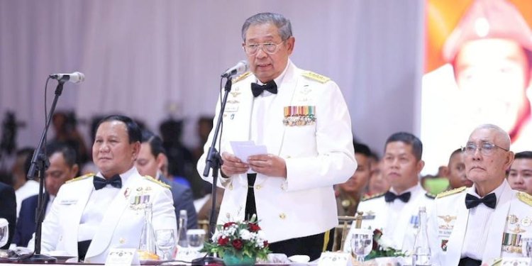Presiden RI ke-6 Jenderal (Purn) Susilo Bambang Yudhoyono (SBY) menyampaikan pesan para purnawirawan TNI kepada Menteri Pertahanan Prabowo Subianto saat Gala Dinner dan Parade Senja 2023/Net