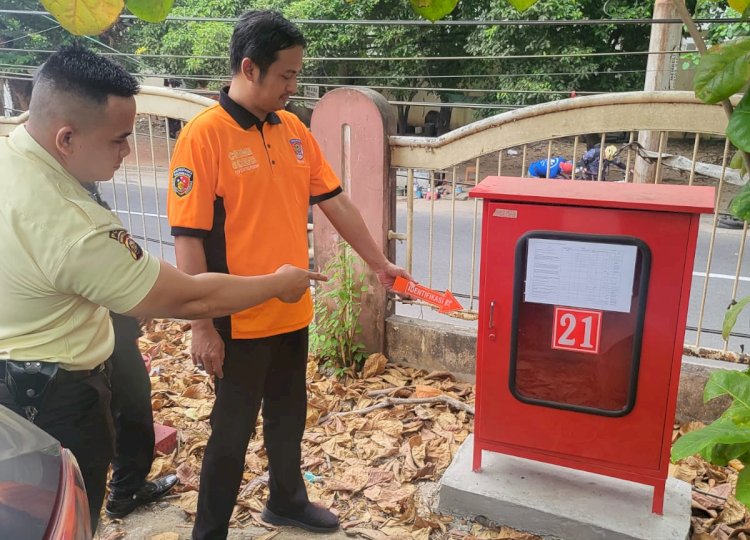 Anggota Unit Identifikasi Polrestabes Palembang bersama petugas keamanan RSMH saat melakukan Olah TKP/ist