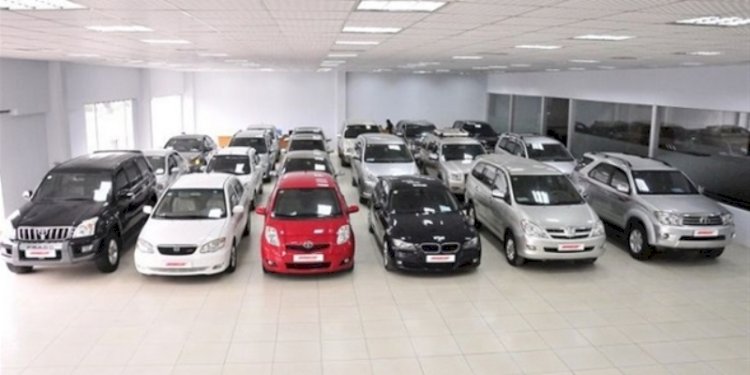 Showroom mobil di Distrik Long Bien, Ha Noi/Net