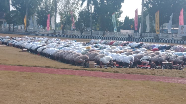 Pemerintah Kabupaten OKI melalui unsur Muspida dan Forkopimda menggelar shalat istisqo secara serentak di seluruh desa dan kecamatan/Foto: Hari Wijaya