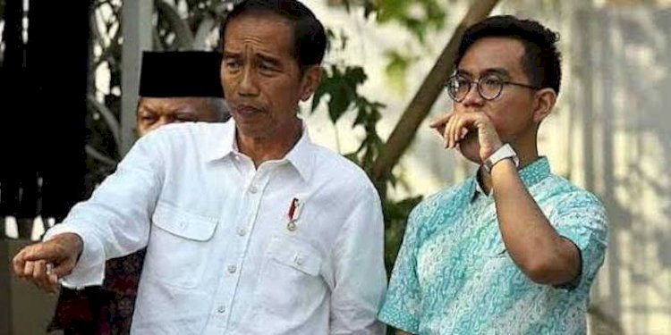  Presiden Joko Widodo dan anak sulungnya Gibran Rakabuming Raka/Net
