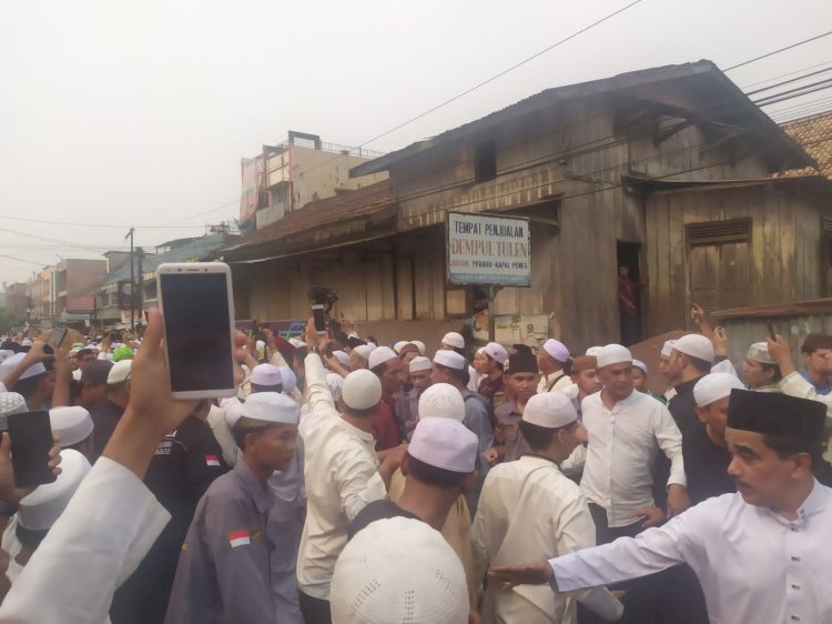 Ribuan pelayat mengiringi pemakaman jenazah almarhum Habib Mahdi Muhammad Syahab ke Pemakaman. (Fauzi/RMOLSumsel.id)