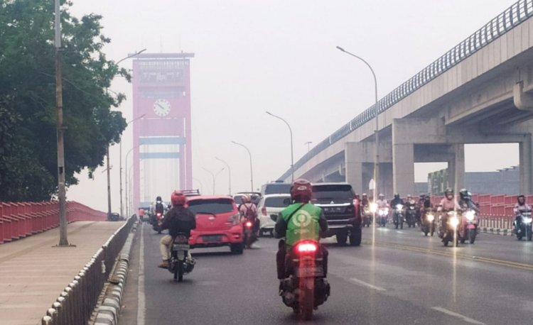 Kabut asap di Palembang akibat Karhutla/Foto:Yosep Indra Praja