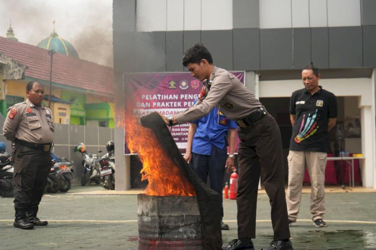 Kantor Wilayah Kementerian Hukum dan HAM Sumatera Selatan memberikan pembekalan tentang Pelatihan Pengenalan dan Praktek Penggunaan APAR/ist