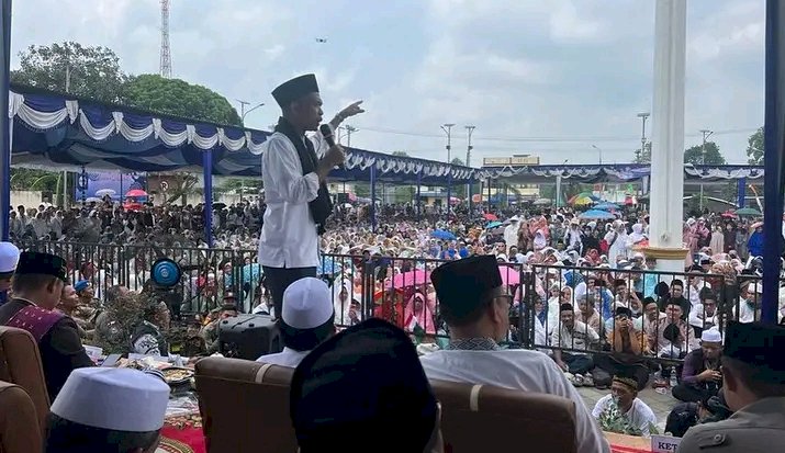 Ustad Abdul Somad saat memberikan tausiyah di lapangan Pemkab Empat Lawang/ist