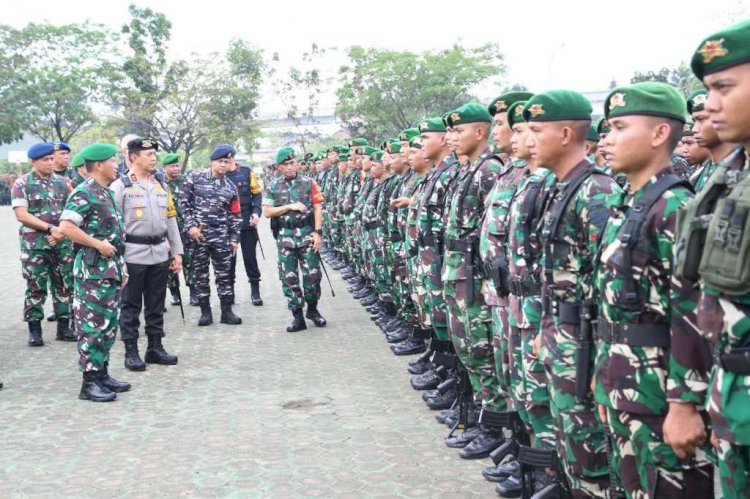 Pangdam II Sriwijaya, Mayjend TNI Yanuar Adil memimpin Apel Siaga dalam persiapan pengamanan kedatangan Presiden RI di Palembang Joko Widodo (Jokowi). Apel tersebut berlangsung di Lapangan Jasdam II Sriwijaya KM.9 pada pagi hari ini bersama Kapolda Sumsel, Rabu (25/10) (ist/rmolsumsel.id)