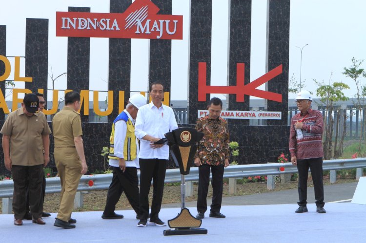 Presiden Jokowi saat meresmikan ruas jalan tol Indralaya Prabumulih. (ist/rmolsumsel.id) 